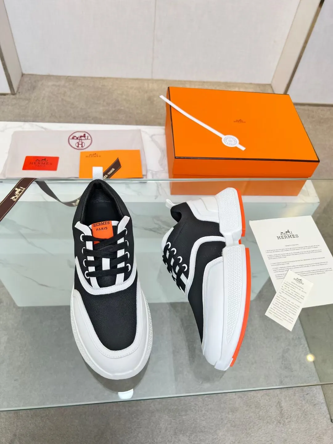 👟👟Ex-factory price 620👟👟 Men’s size +10 Hermès new slim waist for couples, first launched in North America, heightening-flowing shoes! The legs instantly look much thinner, the heels are 5CM high, and the new Hermès panda gigs bread shoes are so cute. The foot feels super comfortable and 100% made of Hermès special fabrics and Italian calfskin 1🆚1. Large 㡳 private mold sole, oversized shoe 㡳 decorated with geometric patterns to create a dynamic and fashionable style, soles Hermès orange! Female size 35-41 (35, 40, 41 can be customized and non-returnable) Male size 38-47 (38, 45, 46, 47 can be customized and non-refundable)